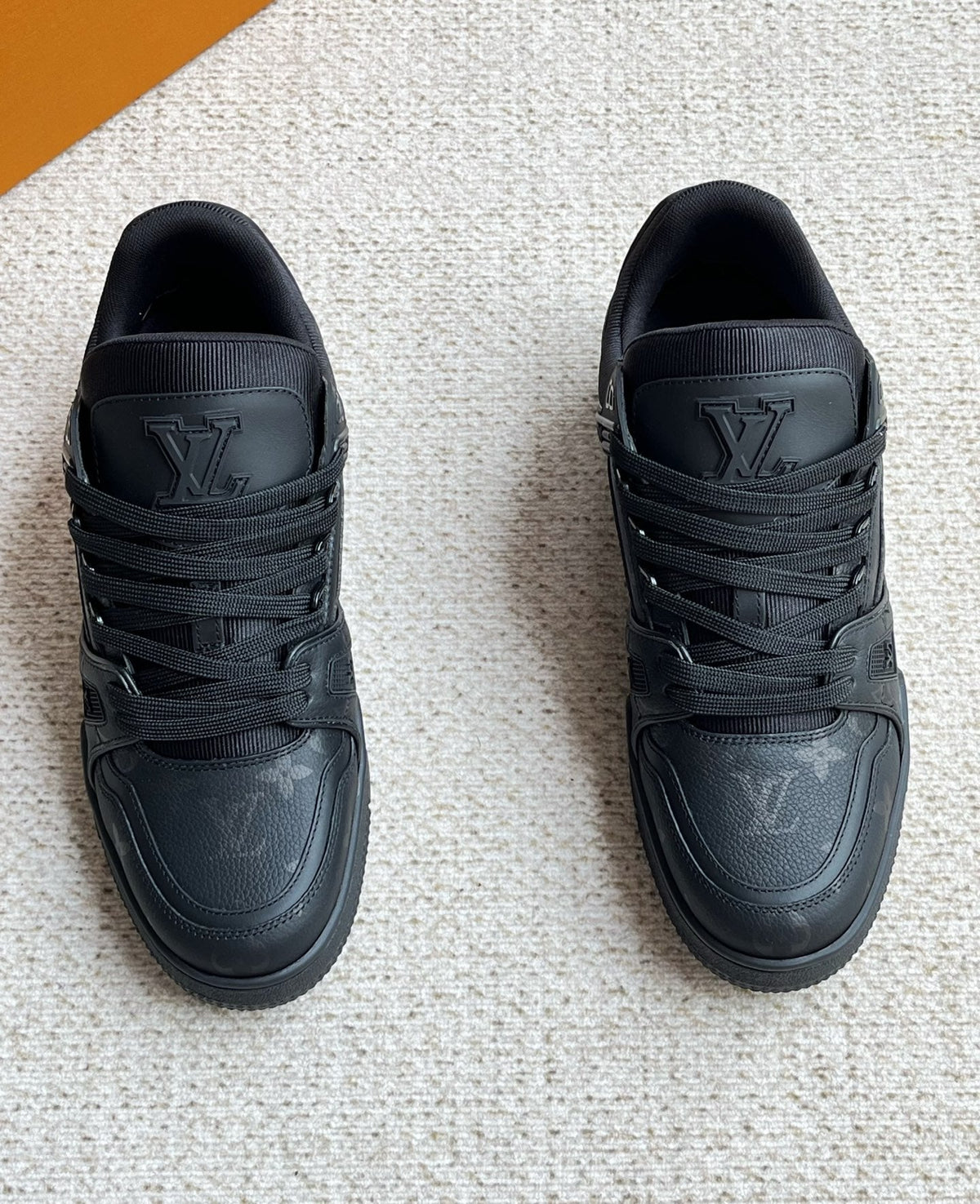 25 Luxury V Brand Casual Sneakers 0425102208
