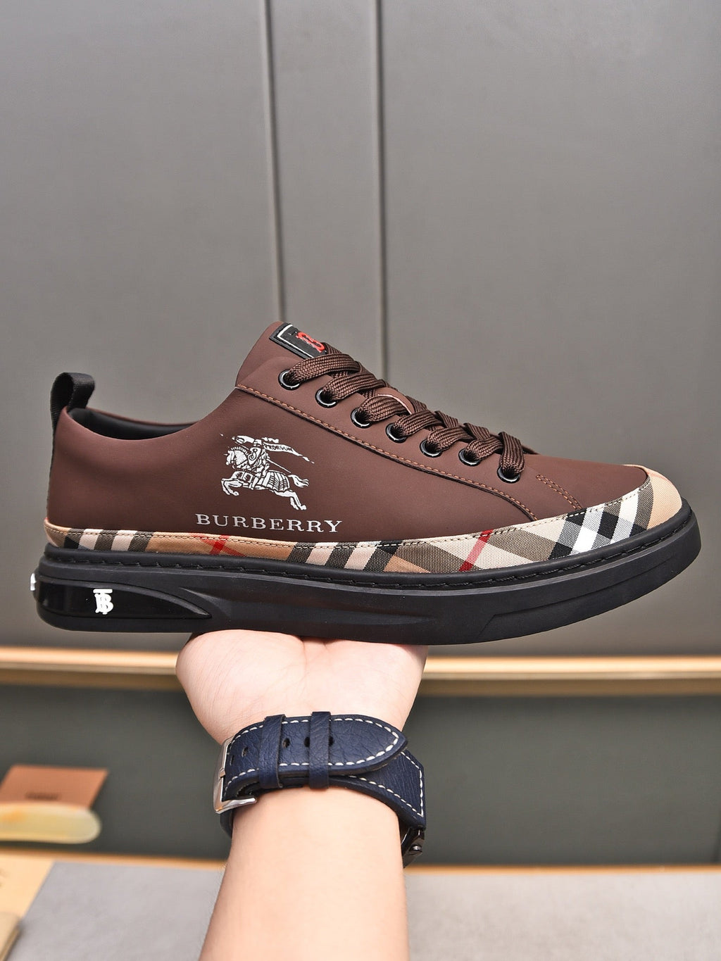 24 Luxury B Brand Casual Sneakers 0424082617