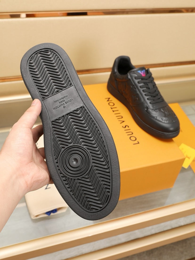 24 New Luxury V Sneakers 0424083007