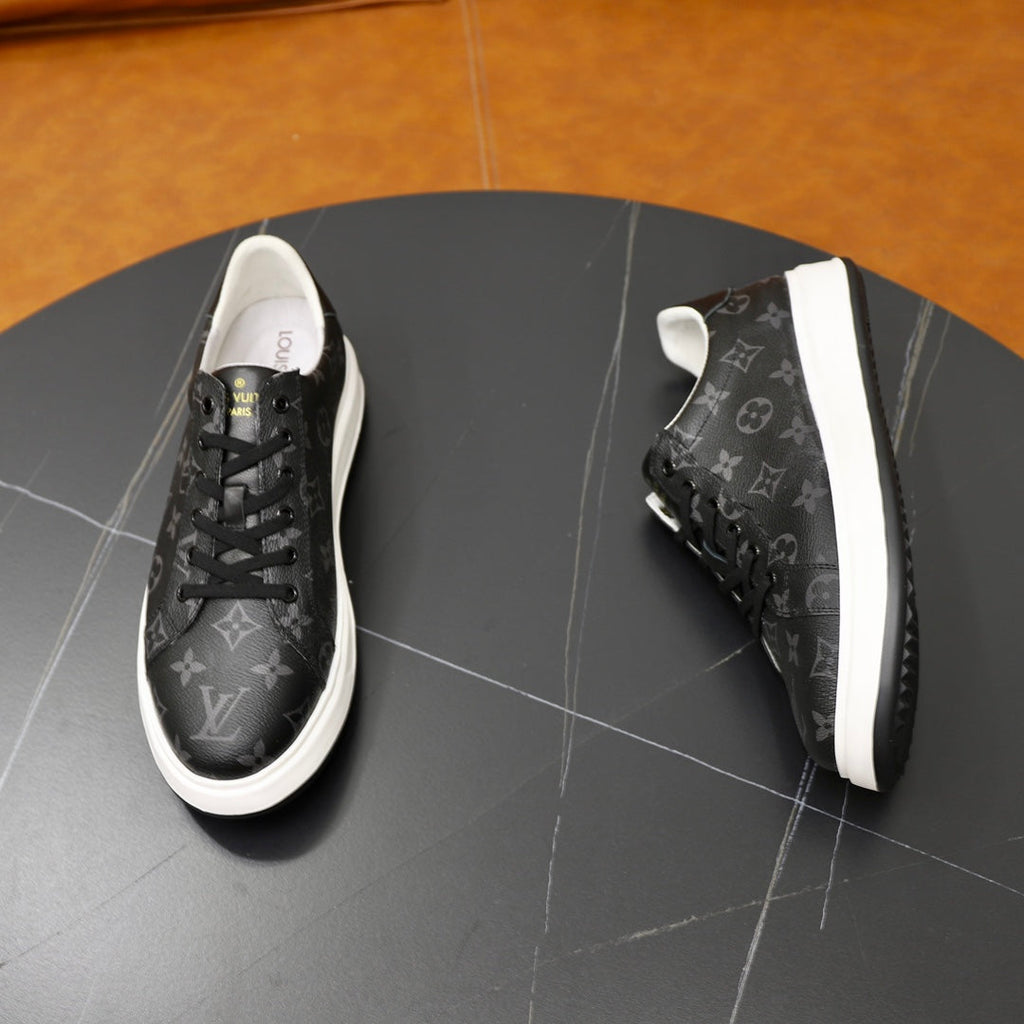 New Luxury V Logo Casual Snekaers XC0424092004