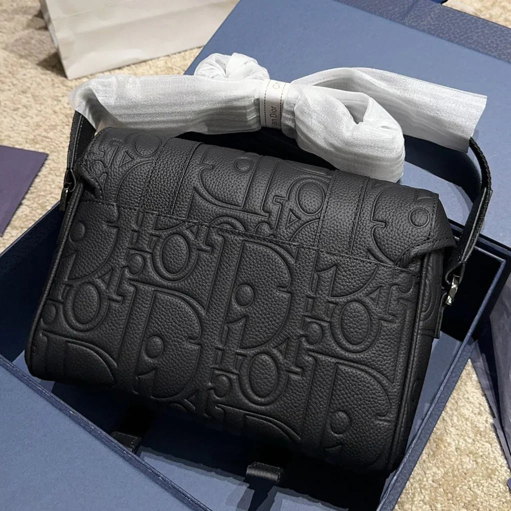 Men's embossed mailman bag shoulder bag 1024102801
