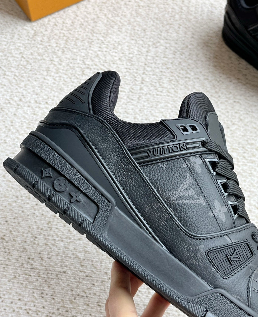25 Luxury V Brand Casual Sneakers 0425102208