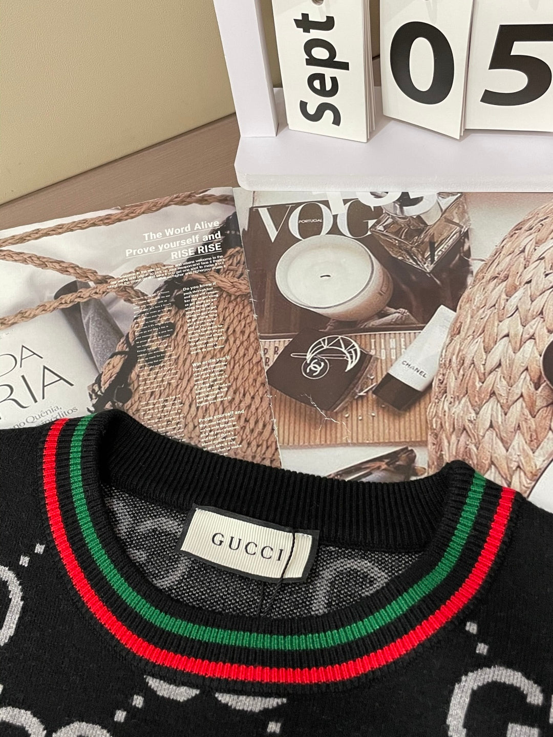 Fashion classic round neck sweater XC0425101402